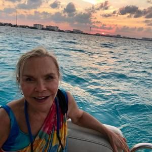 Meet your Posher, Carolyn